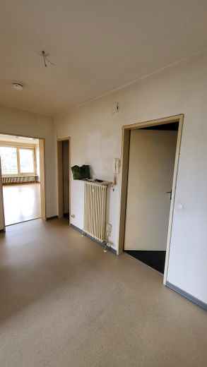 Vicino all’università - Luminoso appartamento di proprietà - Senza provvigione 120.000 € – Tür zum Bad