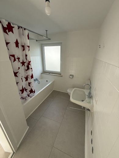 Casa a schiera ristrutturata con finiture di pregio in affitto a Mindelheim – Badezimmer