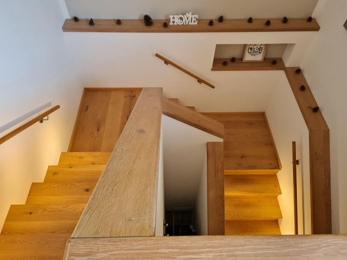 Detached house designed for two generations with mountain views in a sunny location – PRIVATE SALE – Treppe OG-EG