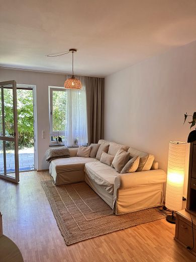 Wohnzimmer mit Ausklappcouch