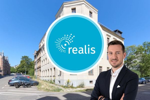 SPAZIO LIBERO PER LA VOSTRA VISIONE: Caratteristico edificio d’angolo dell’epoca guglielmina con balconi a Chemnitz-Hilbersdorf