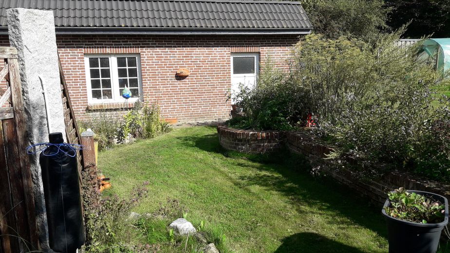 repräsentatives Zweifamilienhaus – Garten und Garage