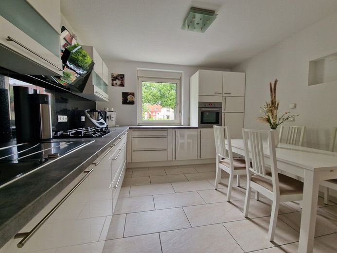Charmantes Reihenmittelhaus mit Wintergarten, Terrasse &amp; moderner Technik in Mannheim-Herzogenried – Küche_EG