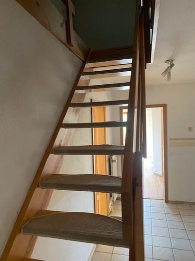 4-Zi. ETW 92 qm – Treppe zum DG