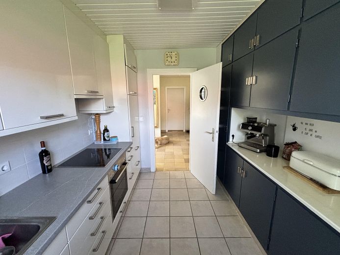 Familienparadies mit Swimmingpool, Tennis- und jede Menge Platz! – Küche