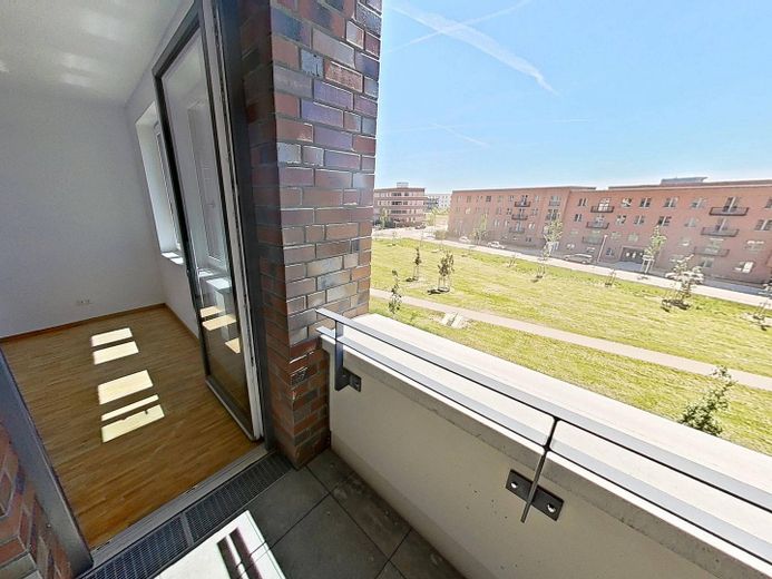 Vivienda moderna en Kronsrode: piso de 4 habitaciones con COCINA EQUIPADA, BALCÓN y LOGIA – Loggia