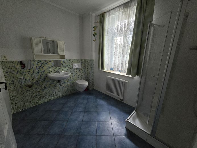 Piso de 145 m² en edificio antiguo con vistas al castillo y jardín propio – AB. EG Bad