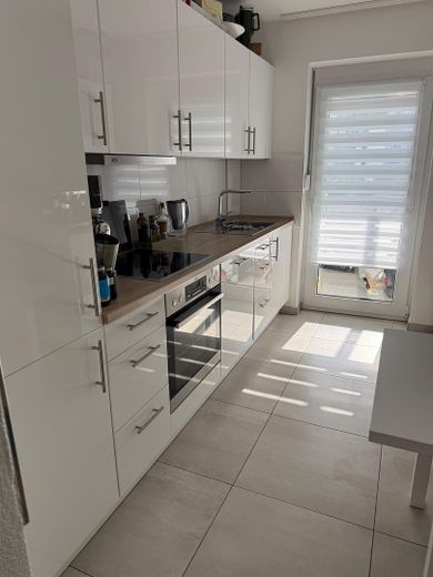 Exclusief 3-kamerappartement op een centrale locatie met groot balkon op de 1e verdieping – Küche
