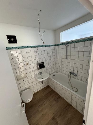Zentral gelegene, helle 3-Raum Wohnung über 71,67 qm ab 01.08.2026 – Bad