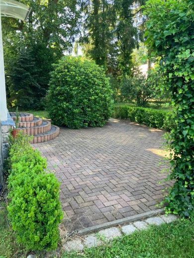 Großzügige 2,5-Zimmer mit Terrasse, Wanne, Dusche und Laminat und in guter Lage! – PHOTO-2026-07-09-10-52-43