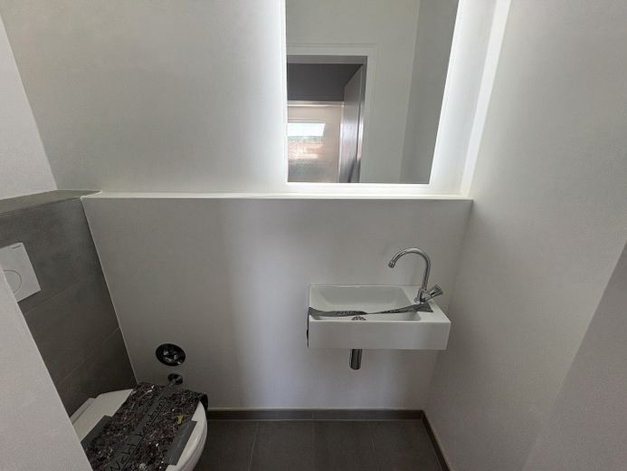 Bamberg'de balkonlu ve ankastre mutfaklı yenilenmiş 3 odalı daire (WE23) – Toilette