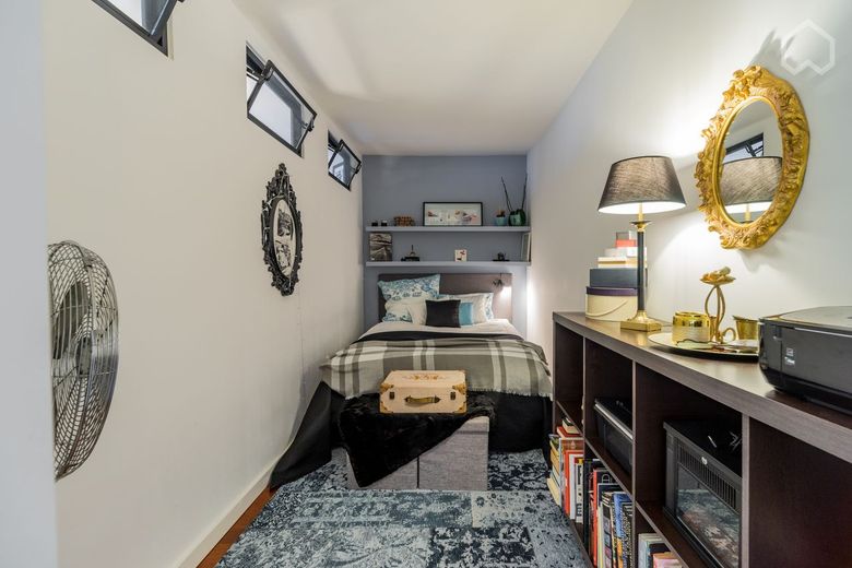 Exklusive, modernisierte und möblierte 2,5-Zimmer DG-Wohnung und Tiefgarage. – Foto 12