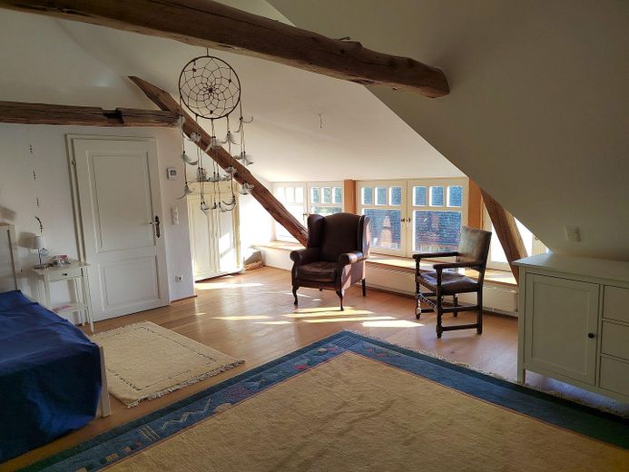 Kernsaniertes Bauerhaus unter Reet auf naturnahem Grundstück in Feldrandlage – Schlafzimmer Eltern