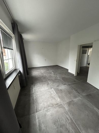 Innenstadtwohnung mit Balkon und Stellplatz – Schlafzimmer