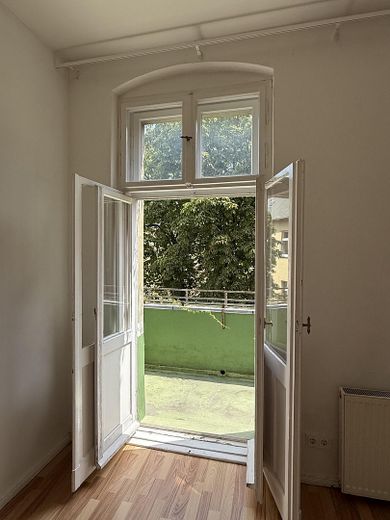 Bezugsfreie helle 2-Zimmer QG Altbauwohnung in der Nähe vom Schloss Charlottenburg (provisionsfrei) – Balkon