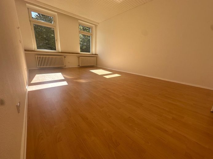 Frisch renovierte, helle 3 - Zimmer Wohnung in ruhigem Haus direkt an den Barmer Anlagen – Schlafzimmer 2