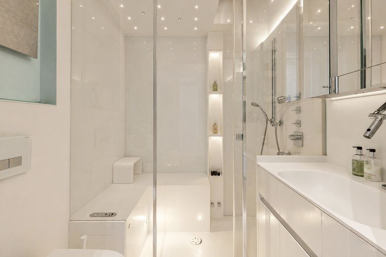 PROVISIONSFREI: Munich's Iconic View – The Ultimate Penthouse – Dusch/Dampfbad