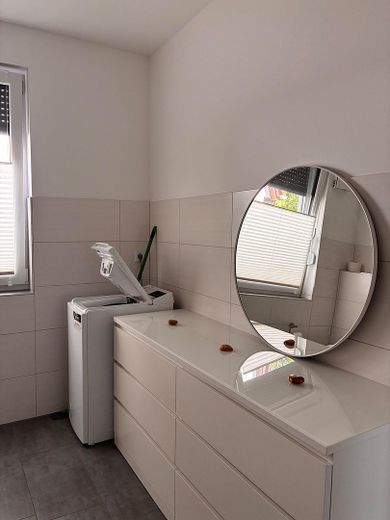 **FLATERATE MIETE!** 2R. Wohnung (BJ2019), inkl. hochwertiger Küche (EBK), FBH, Wallbox, – Foto 7