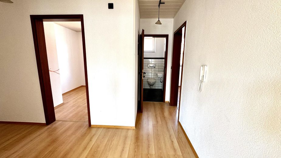 Erstbezug nach Sanierung | Helle 3,5-Zimmer-Wohnung in bester Innenstadtlage – Flurbereich