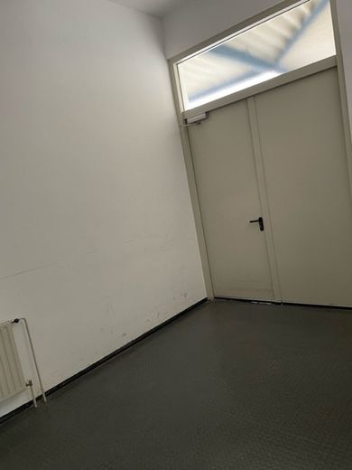 günstiger Büroraum in Gemeinschaftsbüro im Industriegebiet Leonberg an der Autobahn – Lastenaufzug