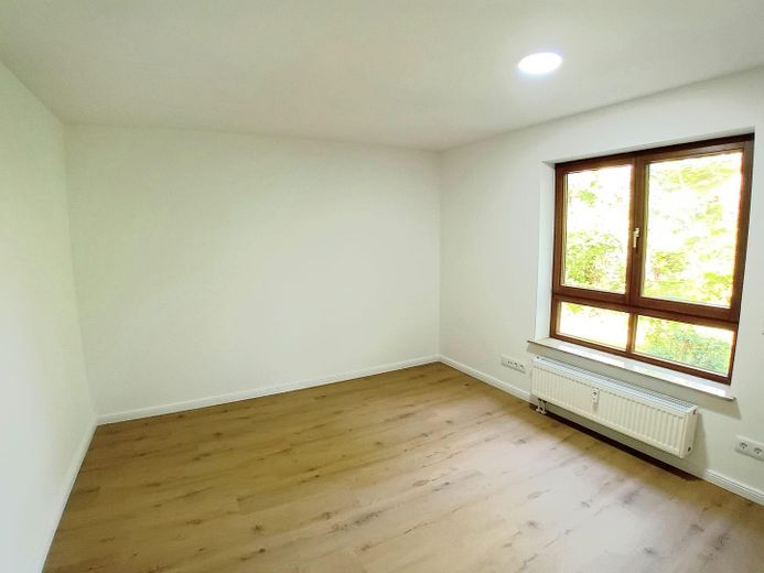 Frisch sanierte 2,5-Raum-Wohnung in ruhiger Lage – Schlafzimmer 1