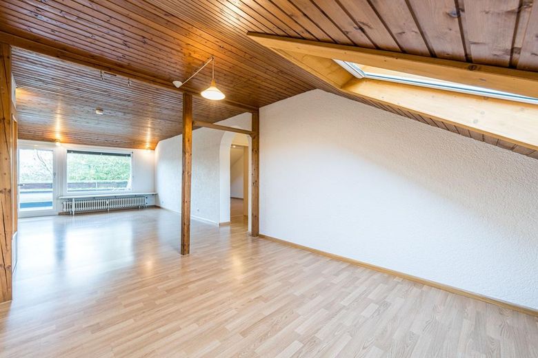 Attraktive 3 Zimmer- Dachgeschosswohnung mit Blick in die Schweiz – फोटो 4