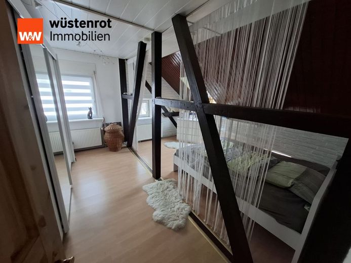 Mehr Wohnraum, mehr Lebensqualität - Modernisiertes Haus mit komfortablen Extras! – Kinderzimmer OG