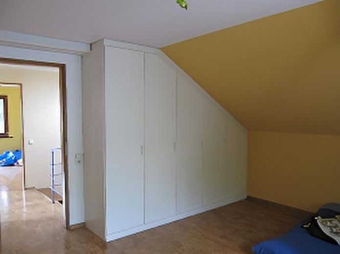 Detached single-family house in Sandhausen with plenty of space and 2 bedrooms on the ground floor – Einbauschrank im Nordschlafz