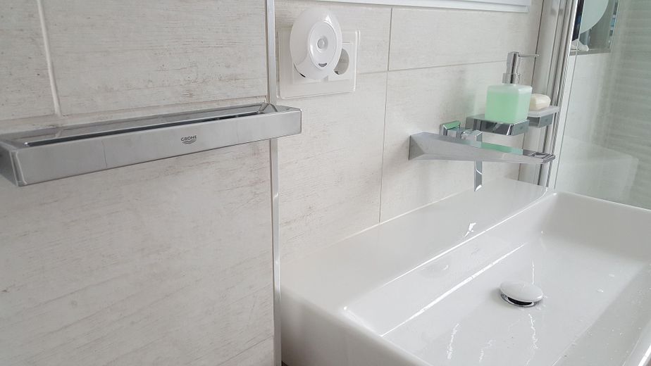 senza provvigione - elegante - a contatto con la natura : gioiello abitativo con infrastruttura perfetta – hochwertige Sanitärobjekte