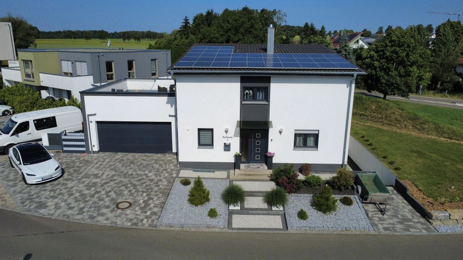Wohlfühloase – modernes Einfamilienhaus mit Einliegerwohnung – Süd-Ost Ansicht