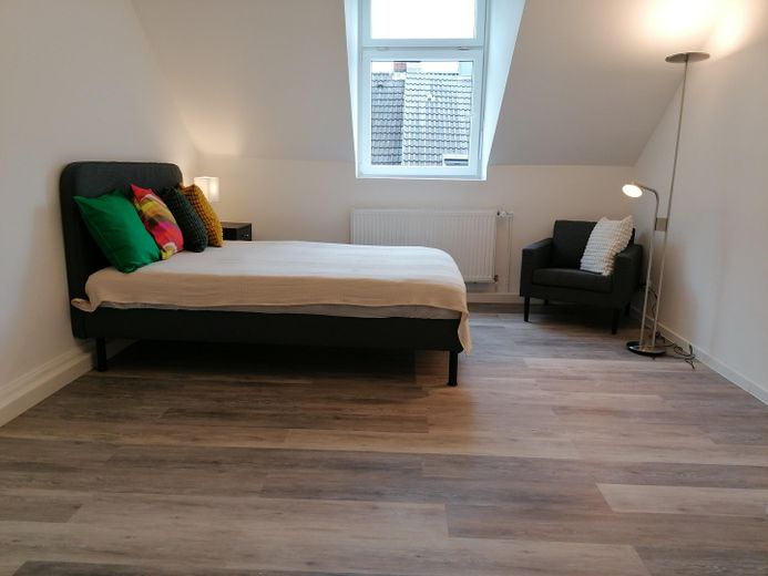 NIET GESCHIKT VOOR GEZINNEN! WG-kamer op toplocatie nabij Keulen in het centrum van Leverkusen-Opladen, eerste bewoning – Foto 2