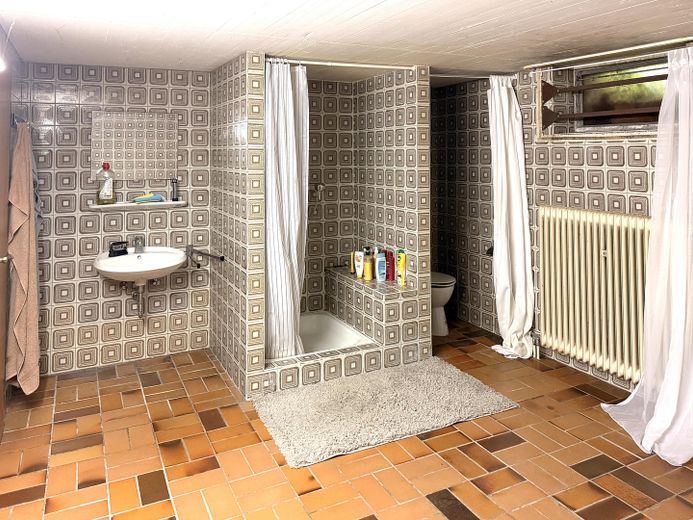 PRIVO DI PROVVIGIONE - casa unifamiliare indipendente in posizione migliore – abitare con giardino su attraente terreno d’angolo – ... mit Dusche und Toilette