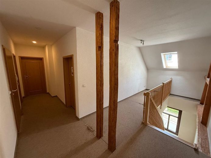 Großzügiges 8-Zimmer EFH mit wunderschönem Garten, Kamin und Einliegerwohnung – Flur