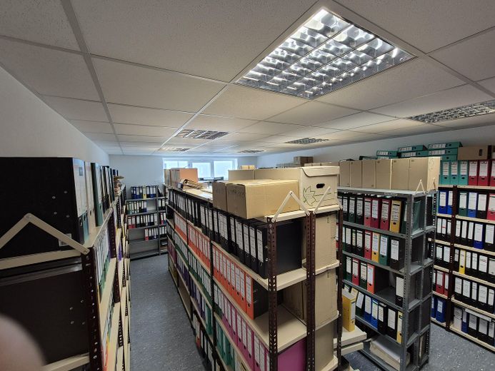 Halle sowie Büro- und Verwaltungsgebäude in Waltershausen – Foto 26