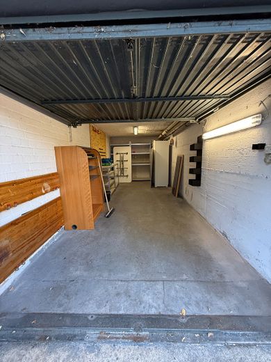 Wunderschöne leerstehende Zweizimmerwohnung mit Garage – Garage1