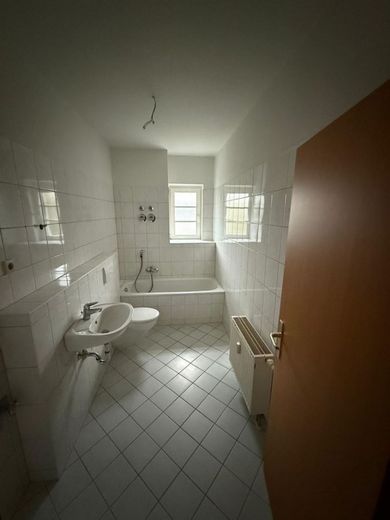 Große 1-Zi. mit Laminat, Wanne, Abstellraum &amp; Balkon in ruhiger Lage! EBK mgl. – PHOTO-2025-10-06-17-36-30 (3)