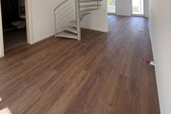 Große helle 6 Zimmer-Wohnung mit Balkon - Erstbezug nach Kernsanierung