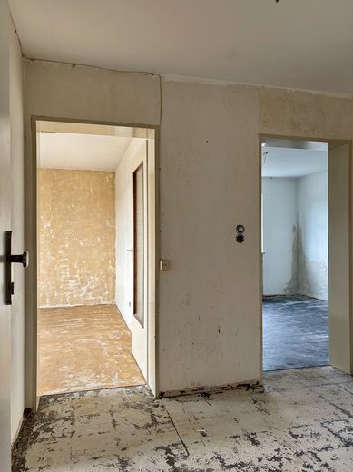 Energetisch saniert - 2-Zimmer-Whg. mit großem Balkon / Umbau in 3-Zimmer-Whg. möglich – Flur