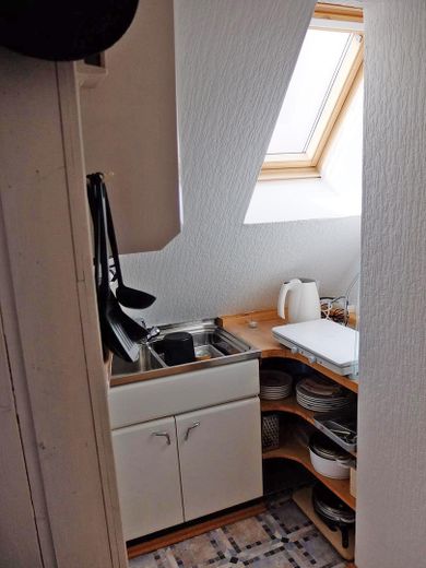 Attraktive & helle DG Wohnung - TOP LAGE in der Altstadt - Provisionsfrei – Küche
