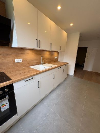 Neue, hochwertige EBK (Foto 2)