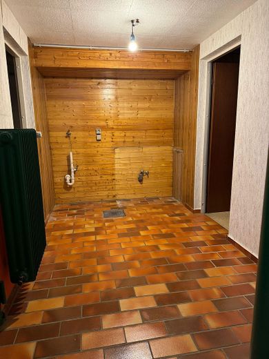Charmantes Reiheneckhaus mit Garten, Balkon & Dachterrasse in sonniger Lage – Hauswirtschaft UG