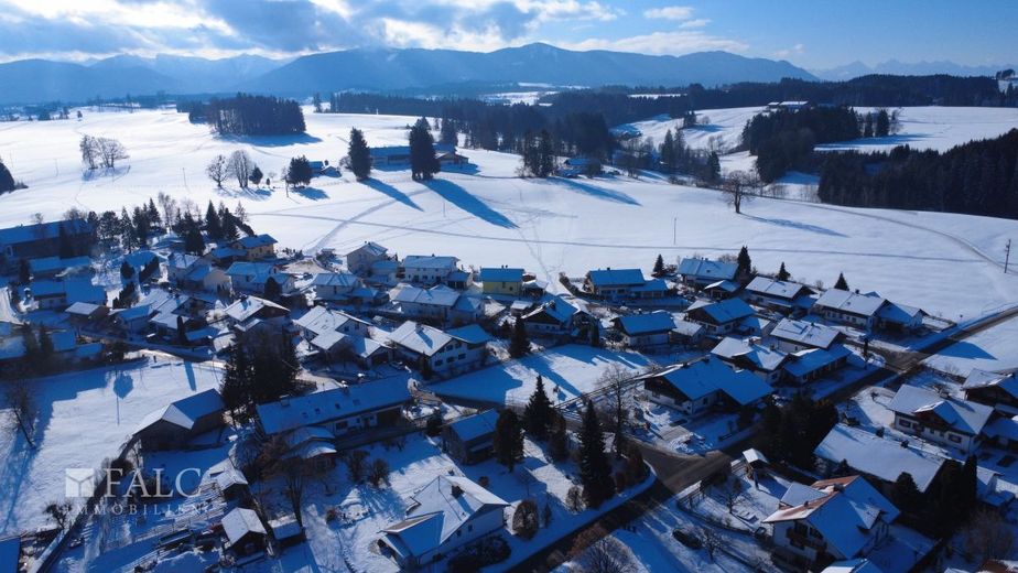 Traumhaus gesucht? Verwirklichen Sie Ihren Traum vom Eigenheim dort, wo andere Urlaub machen! – Grundstück mit Alpenblick