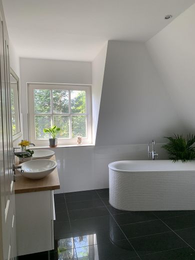 Vollbad mit Dusche