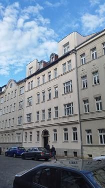 * Kleine und günstige DG 3-Zimmerwohnung mit Wannenbad, EBK und Laminat in ruhiger Lage! * – Frontansich Stöckels