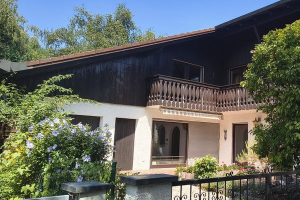 DHH à Olching, env. 283 m² de terrain, env. 155 m² habitables dans un emplacement privilégié, sans commission, vente privée