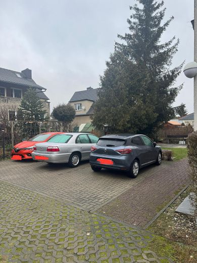 Mehrfamilienhaus (3 Mietparteien) als Anlageobjekt zu verkaufen – Parkplätze