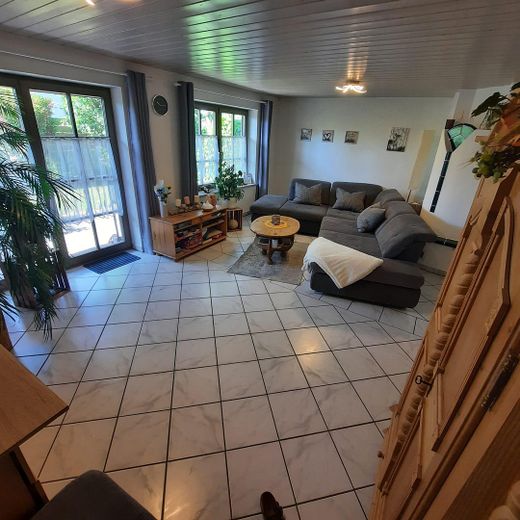 provisionsfreie Doppelhaushälfte – Wohnzimmer