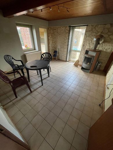 Agréable maison bifamiliale avec un vaste terrain et une cour fermée dans un cadre idyllique – Photo 11