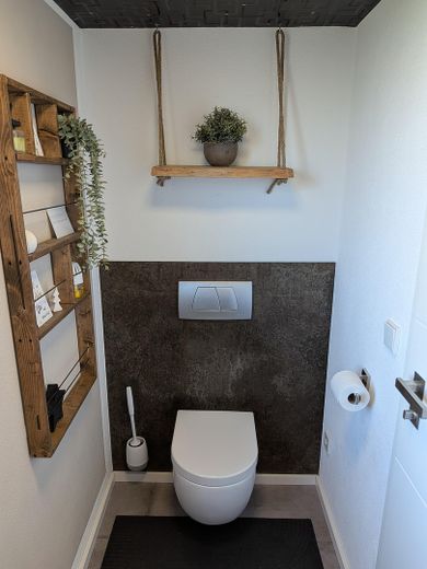Casa unifamiliare modernizzata in una posizione naturale da sogno – vista libera – Gäste-WC