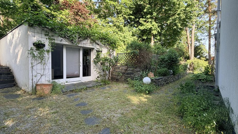 Traumhafte zeitgenössische Immobilie in der ruhigen Villenkolonie Kleinmachnow – Garten Nordwestseite
